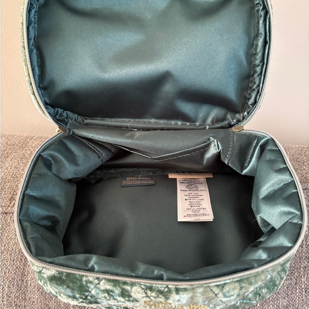 NWT!! Pottery Barn Teen Harry Potter Slytherin Green Velvet Train Case - Picture 5 of 7